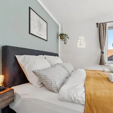 Hellohome I Gemuetliches Mit Grosser Dachterrasse & Parkplatz 아파트